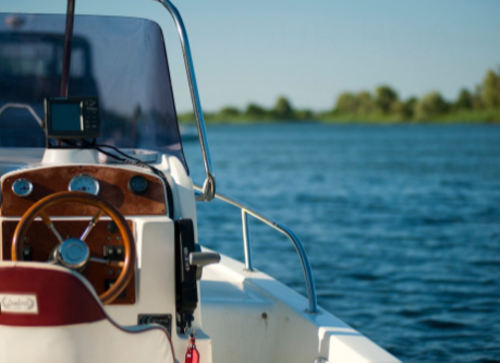 INDOOR VS. OUTDOOR STORAGE: WHAT’S RIGHT FOR YOUR BOAT OR RV?